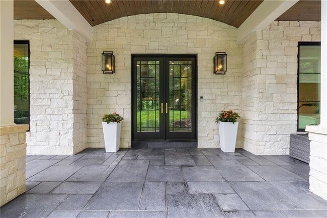 Foto del edificio - 306 Pinecrest Rd NE