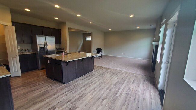 Foto del edificio - Beautiful Newer Puyallup Home You Will Not Want To Miss!