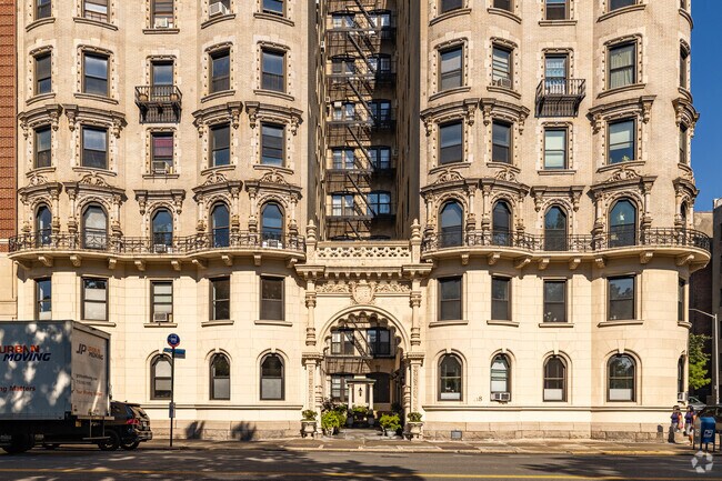 Building Photo - Braender Condo