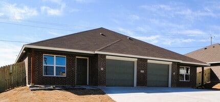 Building Photo - 1001 Cline Dr