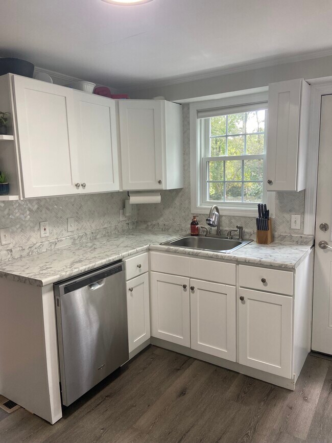 32 Saratoga Rd, North Kingstown, RI 02852 Townhome Rentals in North