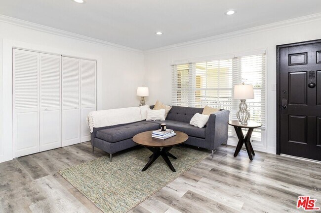 Foto del edificio - 1848 1/2 N Edgemont St