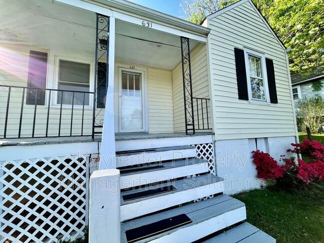 Building Photo - 631 C St