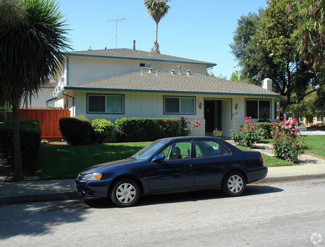 Building Photo - 658 Begonia Way