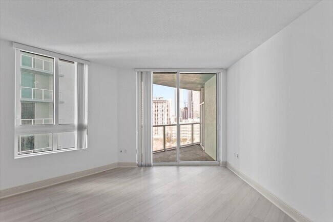 Foto del edificio - 1900 N Bayshore Dr