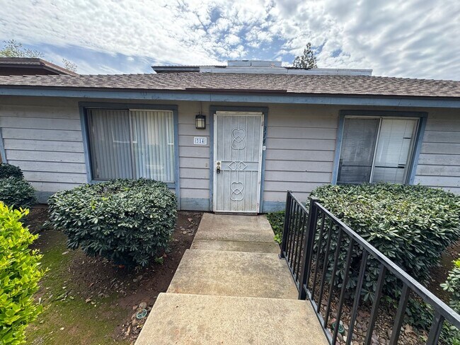 Building Photo - 3 bedroom - 1.5 bathroom single level