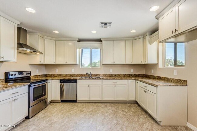 Foto del edificio - 4302 N 13th Pl