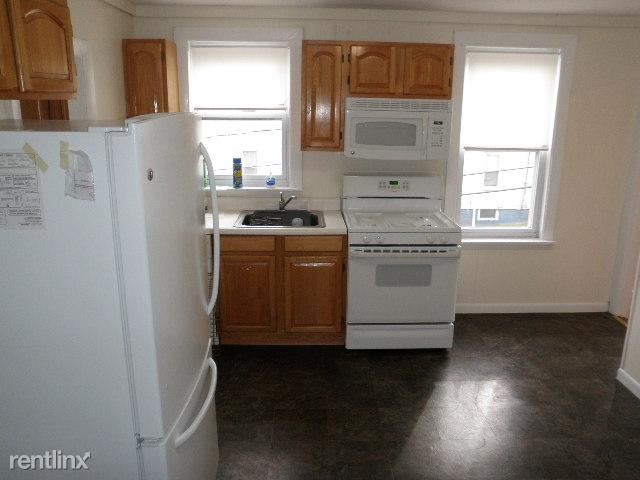 Building Photo - 231 Parsons St