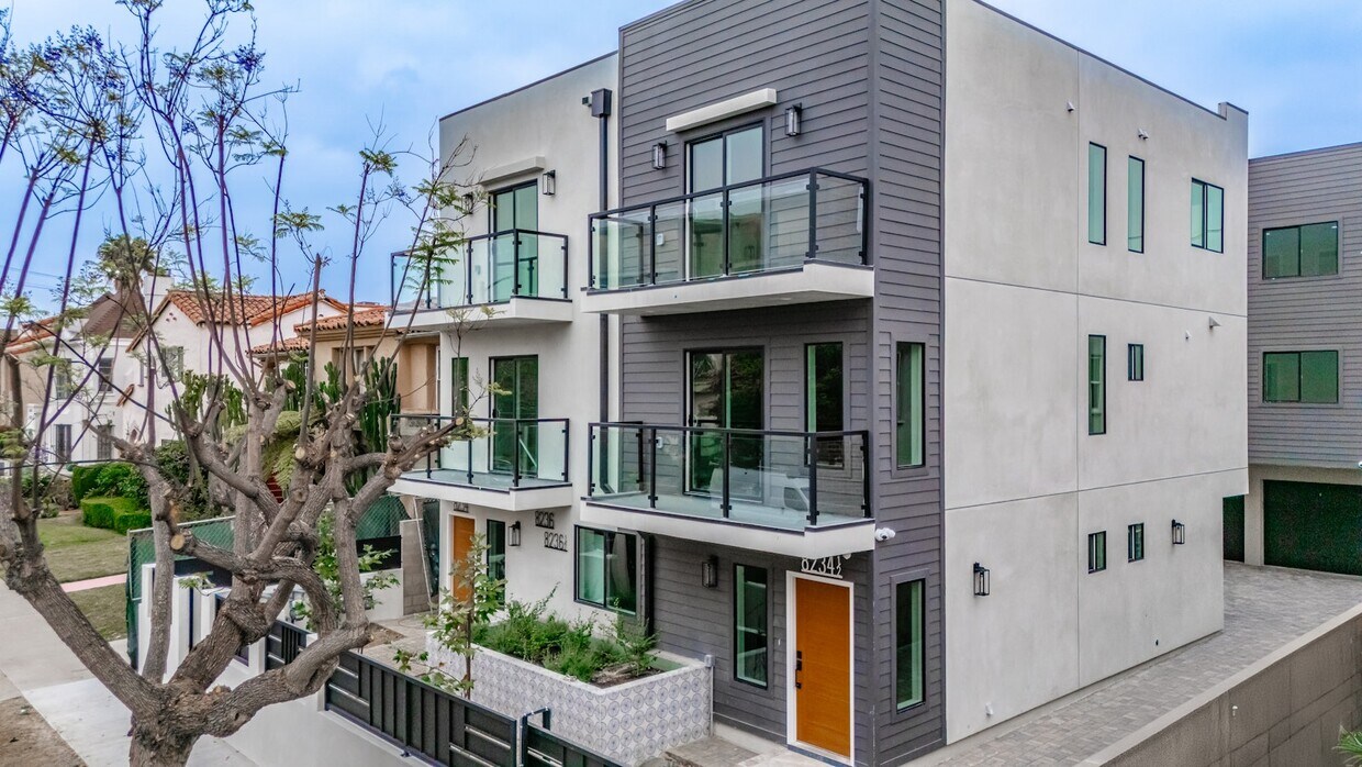 Photo - 8234 Blackburn Avenue, Unit 8234 1/2