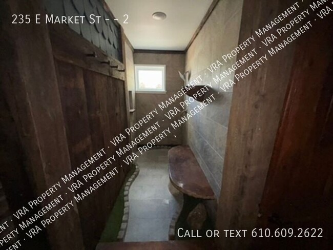 Foto del edificio - 235 E Market St