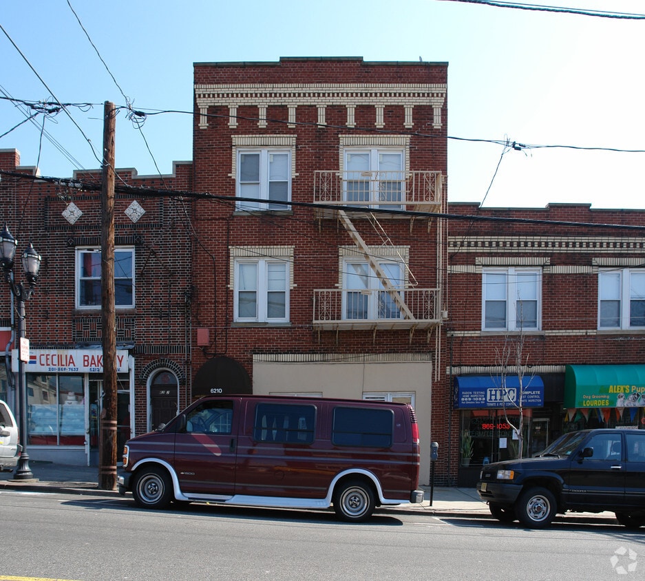 Building Photo - 6210 Park Ave