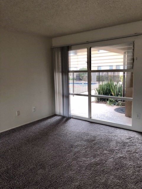 Building Photo - 2670 Mission Village Dr