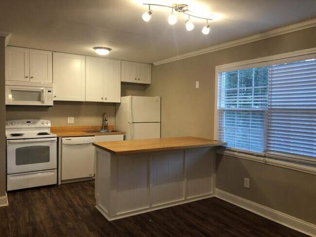Foto del edificio - 1433 Fernwood Glendale Rd