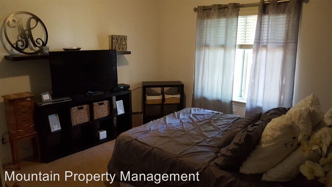 Foto del edificio - 24978 Crest Forest Dr