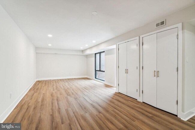Building Photo - 130 Spruce St