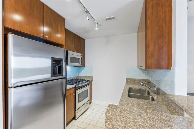 Foto del edificio - 3338 Peachtree Rd NE