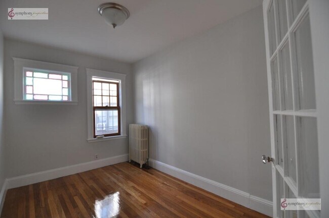 Building Photo - 202 Calumet St