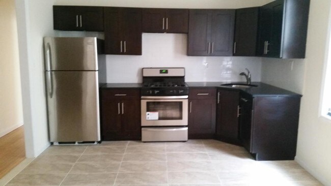 Foto del edificio - 2410 Butler Pl