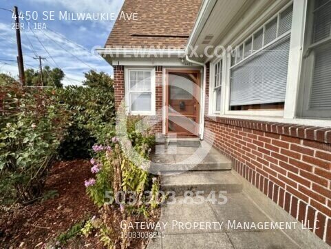 Building Photo - 4450 SE Milwaukie Ave