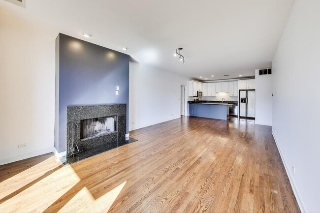 Building Photo - 5250 N Lincoln Ave