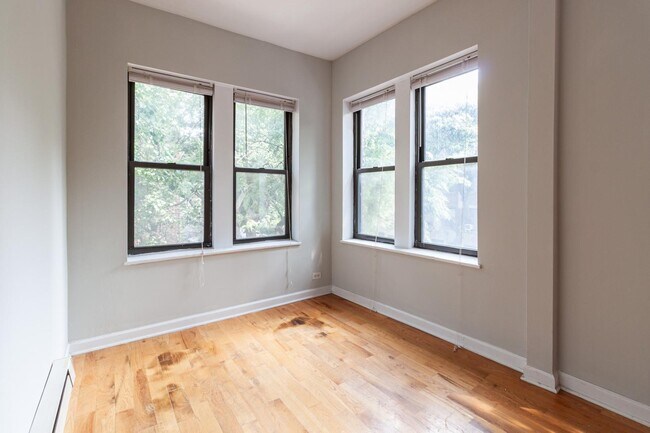 Foto del edificio - 3723 N Pine Grove Ave