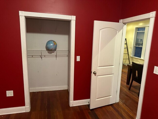 Building Photo - 3532 W Evergreen Ave