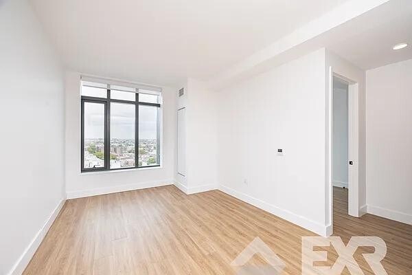 Foto del edificio - 2230 Cropsey Ave