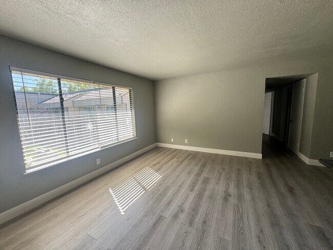 Building Photo - 6724 Plymouth Rd