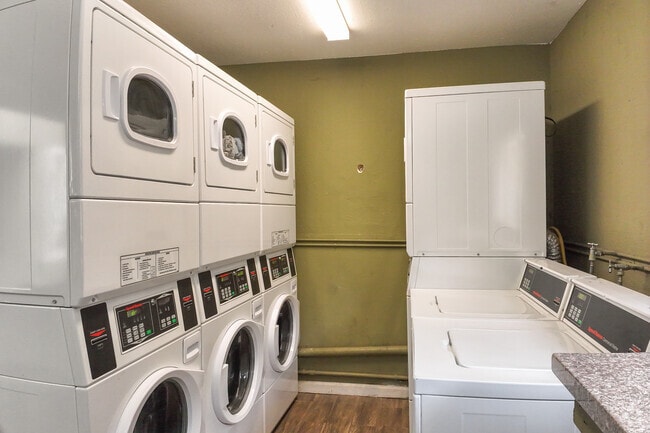 Building Photo - Park Vista