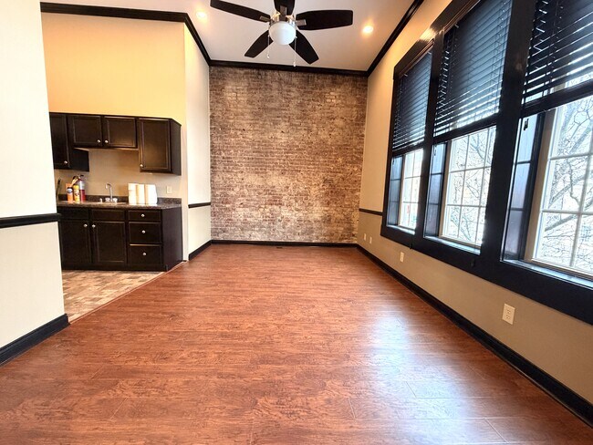 Foto del edificio - 209 N Capitol Ave