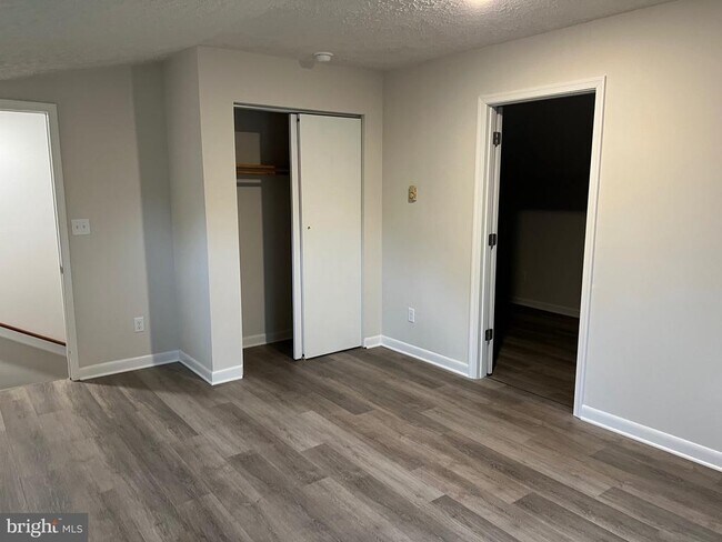 Foto del edificio - 70 Briarwood Ln