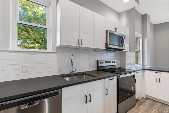 Building Photo - 47 Beekman Ave