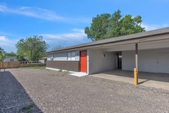 Building Photo - 811 John Adams Dr