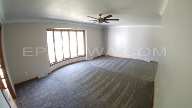 Foto del edificio - 2151 Birchwood Dr NE