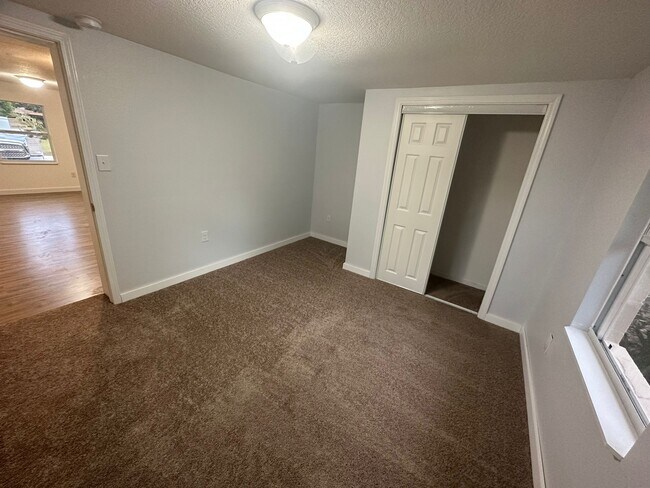 Building Photo - 121 E Coleman Cir