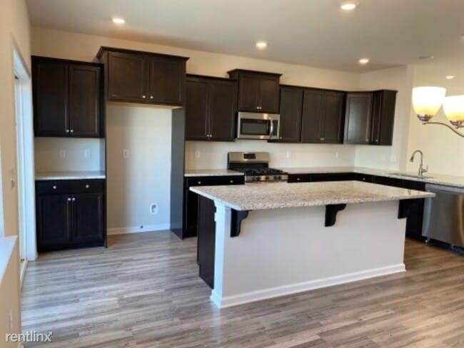 Building Photo - 3 br, 2.5 bath Townhome - 8 Rome Way