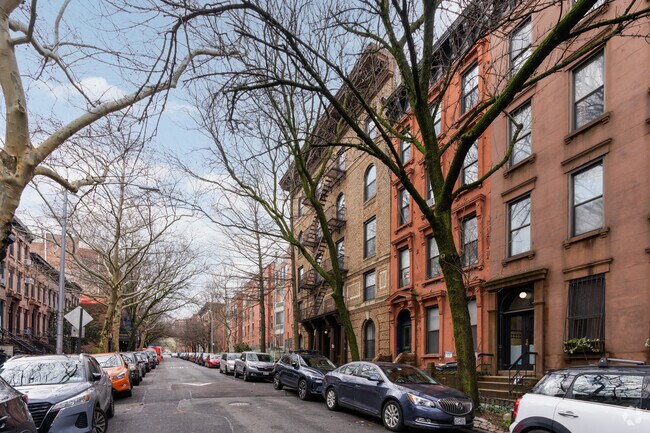 Foto del edificio - 96 Sterling Pl