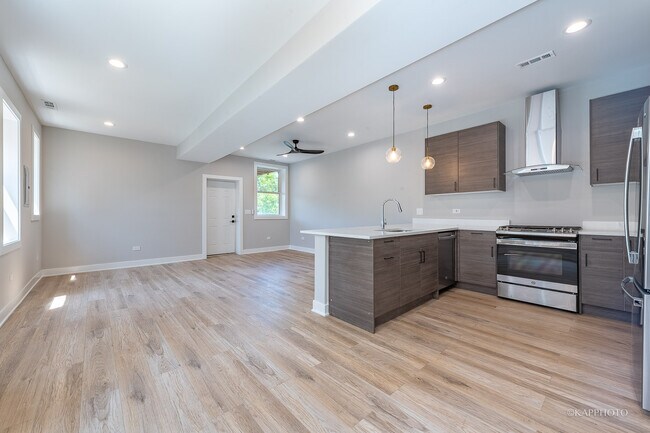Foto del edificio - 4152 S Prairie Ave