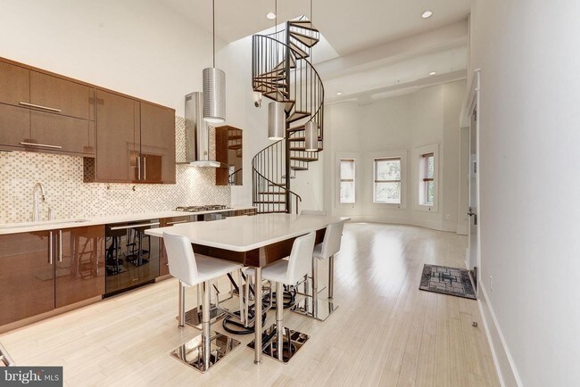 Foto del edificio - 1617 Swann St NW