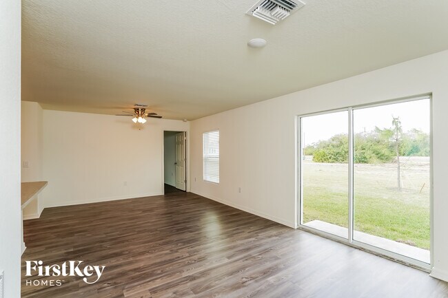 Foto del edificio - 2204 NE 22nd Pl