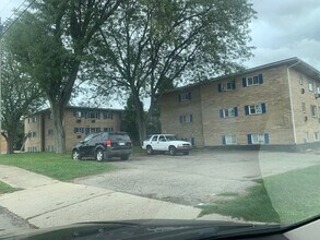 Building Photo - 1570 Woodman Dr