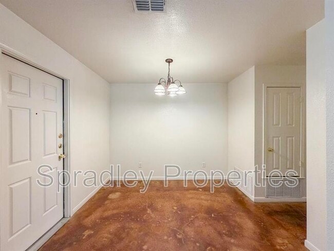 Building Photo - 5506 Luxor Dr
