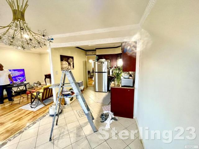 Foto principal - 2 bedroom in EAST ELMHURST NY 11370