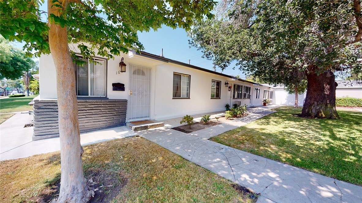 Primary Photo - 1669 N Hollywood Way