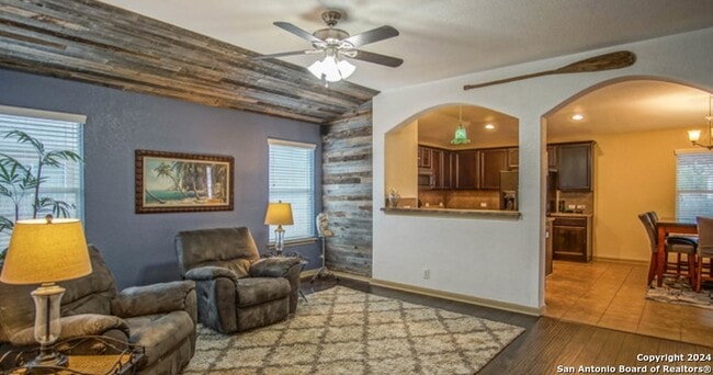 Building Photo - 739 Guna Dr