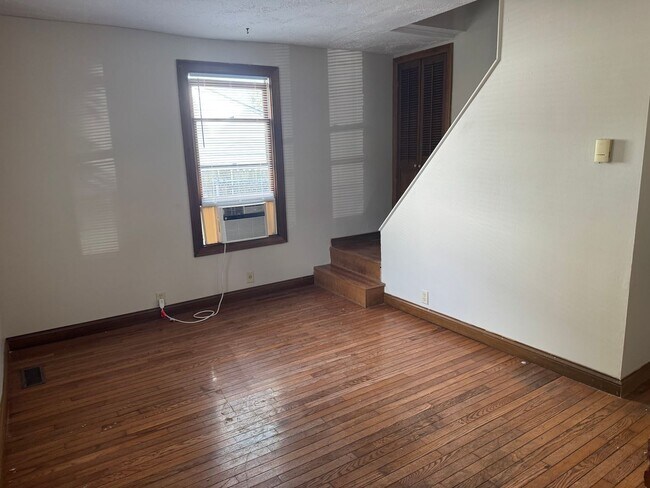 Foto del edificio - 1211 E Walnut St