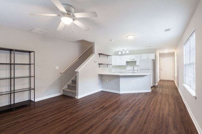 3bd/2ba Duplex Unit w/ Garage in Ideal Loc... - 3bd/2ba Duplex Unit w/ Garage in Ideal Loc... Townhome