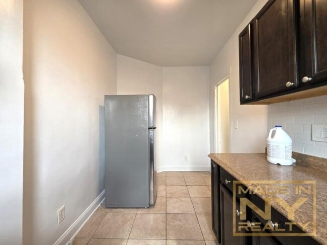 Building Photo - 1 bedroom in ASTORIA NY 11106