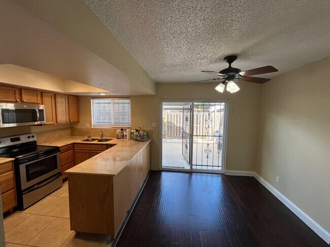 Building Photo - 6416 Bankside Dr