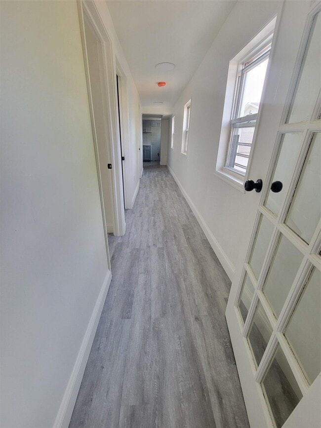 Building Photo - 255 Underhill Ave